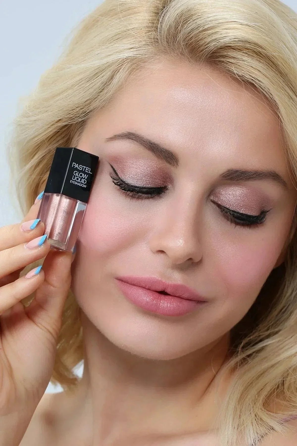 Pastel Glow Liquid Eyeshadow - 221 Dreamland